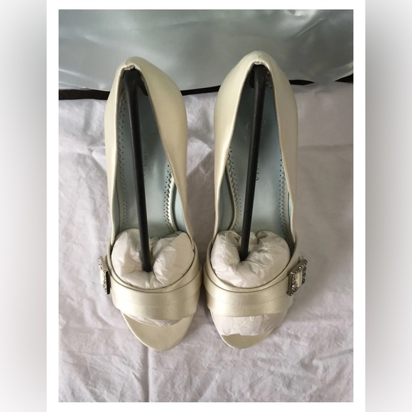 Grazia Franchesca Diamond White Silk Wedding Bridal Open Toe Heels Sz 7.5 NIB - Picture 3 of 6